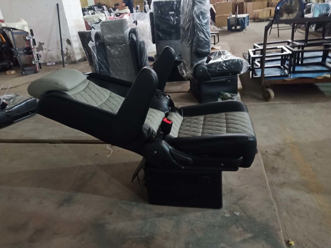 Preço de fábrica assentos de couro luxuosos personalizados para Van Automotive Van Seats